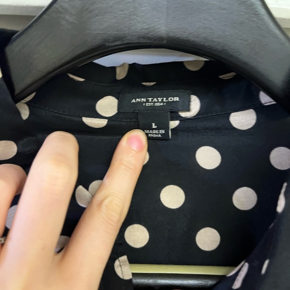 EUC : Ann Taylor : Black and Beige Polka Dot Silk/Cotton Blouse - Picture 2 of 3